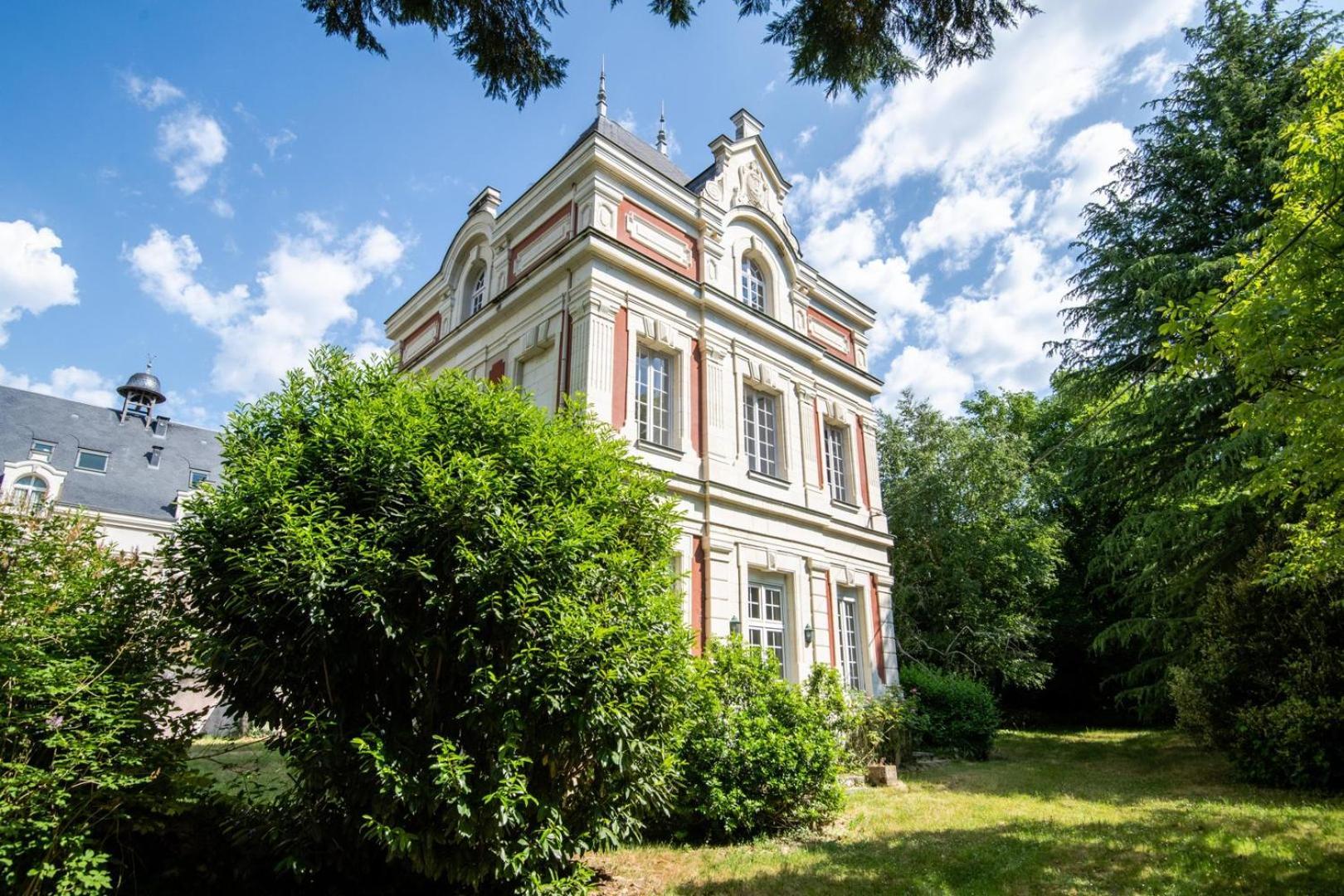 Castle Life At Saint-Benoit-La-Foret Exterior foto